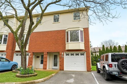 12-130 Livingston Ave, Grimsby, ON, L3M4W5 | Card Image