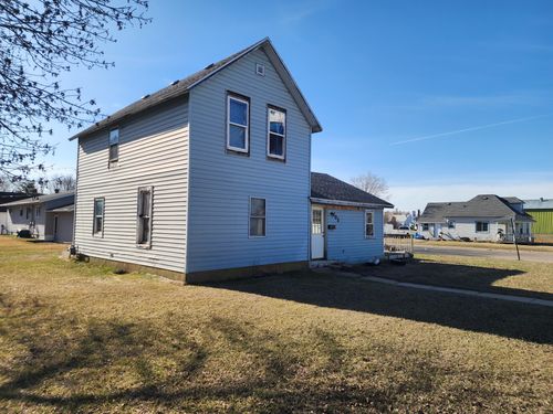 202 1st St Ne, Wadena, MN, 56482-1375 | Card Image
