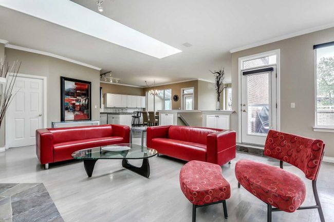 1 - 912 Memorial Drive Nw, Home with 2 bedrooms, 1 bathrooms and 6 parking in Calgary AB | Image 18