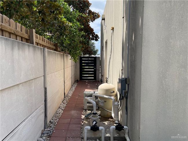 2037 S 45 Th St, House other with 4 bedrooms, 5 bathrooms and 2 parking in McAllen TX | Image 38
