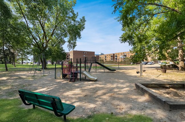 APT-412 - 8894 Knight Ave, Condo with 2 bedrooms, 2 bathrooms and 2 parking in Des Plaines IL | Image 15