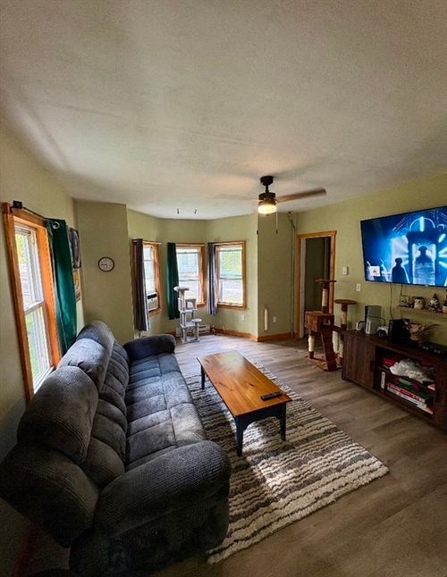 31 Carpenter St, Warren, MA, 01083-9782 | Card Image