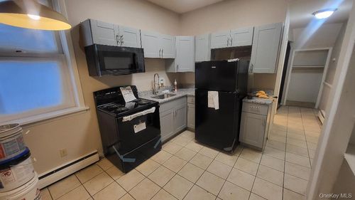 212 Church St, Poughkeepsie, NY, 12601-4104 | Card Image