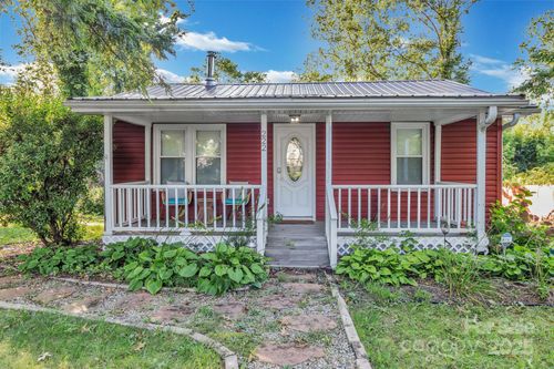 222 Gull Ave, East Flat Rock, NC, 28726-2024 | Card Image