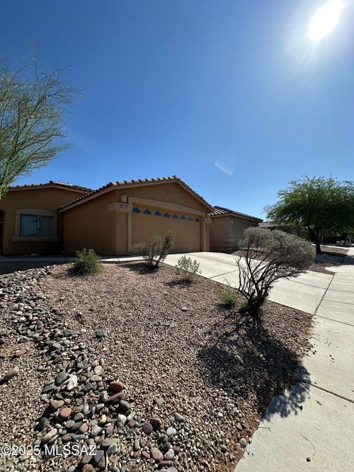 7305 E Weeping Willow Dr, Tucson, AZ, 85756-6140 | Card Image
