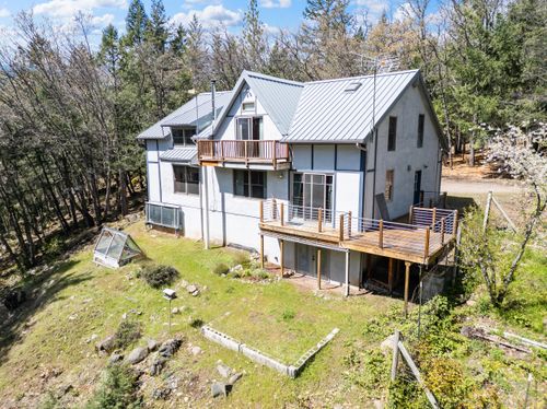 827 Tyler Creek Rd, Ashland, OR, 97520-9408 | Card Image