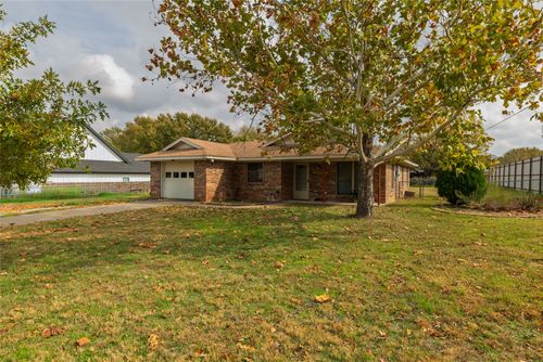 401 Berryhill Dr, Springtown, TX, 76082-2823 | Card Image