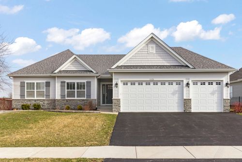 1121 Blackberry Shore Ln, Yorkville, IL, 60560-5611 | Card Image