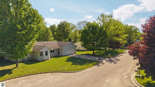 2007 Kaylynn Dr, Cadillac, MI, 49601-8210 | Card Image