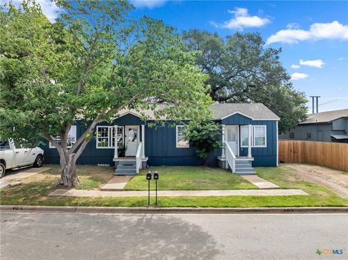 105 N Rhomberg St, Burnet, TX, 78611-2629 | Card Image
