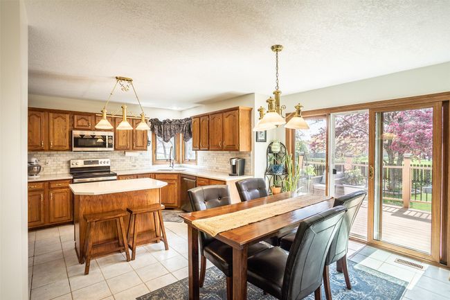 7508 Hickory Ln, Home with 5 bedrooms, 4 bathrooms and null parking in Urbandale IA | Image 7