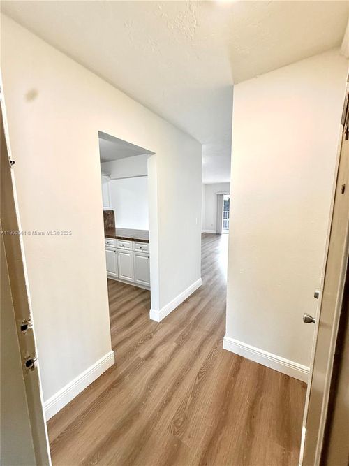 apt-404-2400 Nw 16th Street Rd, Miami, FL, 33125-1266 | Card Image
