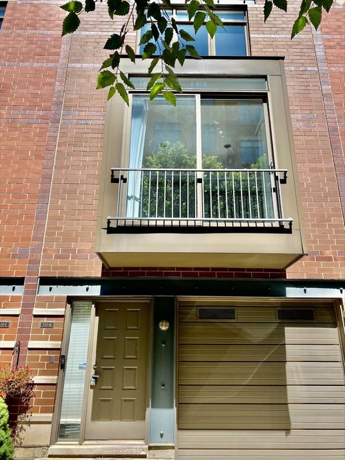 k-310 Clinton St, Chicago, IL, 60661-1131 | Card Image