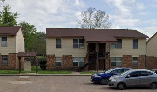 208 E Wells St, Madisonville, TX, 77864-2502 | Card Image