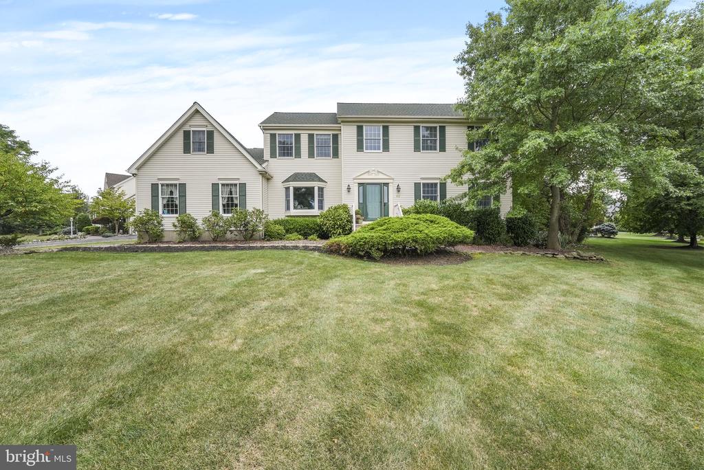 Milburn Dr, Hillsborough, NJ 08844