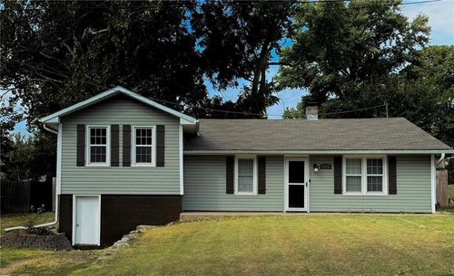 7502 Oak St, Pleasant Valley, MO, 64068-8608 | Card Image
