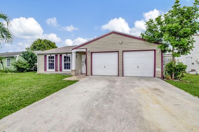 5279 Canal Circle W, House other with 3 bedrooms, 2 bathrooms and null parking in Lake Worth FL | Image 3