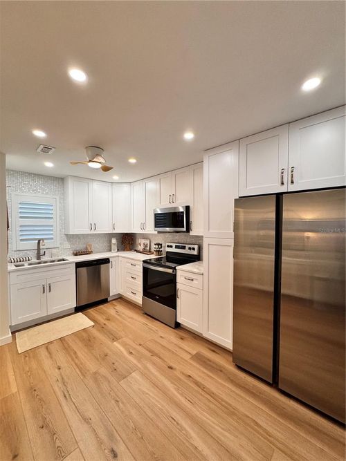 apt-615-5623 Midnight Pass Rd, SARASOTA, FL, 34242-1725 | Card Image