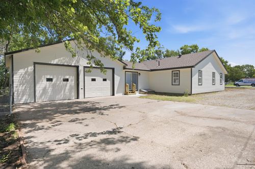 2343 S Crest St, Wichita, KS, 67207-6325 | Card Image