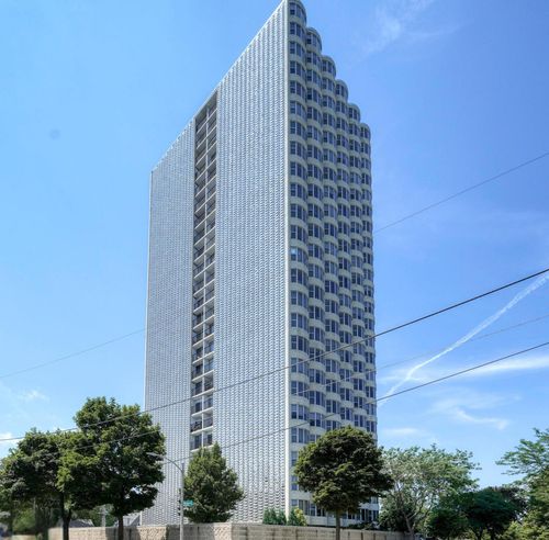 22b-2525 S Shore Drive, Milwaukee, WI, 53207 | Card Image