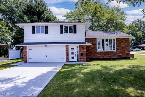 1303 E Dartmoor Ave, Seven Hills, OH, 44131-2604 | Card Image