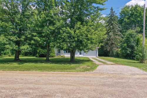 4089 Day St, Burton, MI, 48519-1512 | Card Image