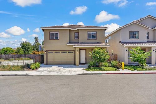 117 Bundeson Dr, Hollister, CA, 95023-6049 | Card Image