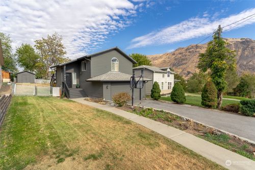 260 Chestnut Street, Chelan Falls, WA, 98817 | Card Image