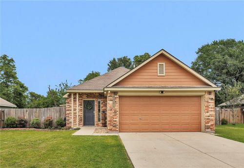 704 Heritage Dr, Navasota, TX, 77868-5608 | Card Image