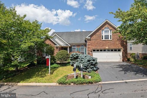 6727 Holly Farm Ln, WARRENTON, VA, 20187-7271 | Card Image