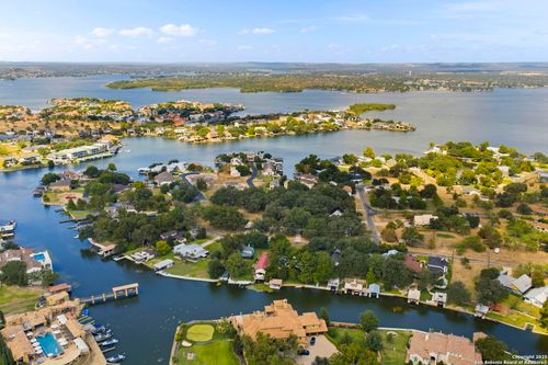 450 Pecan Creek Dr, Horseshoe Bay, TX, 78657-7016 | Card Image