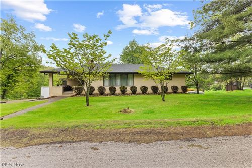 107 Laurel Dr, Weirton, WV, 26062-6077 | Card Image
