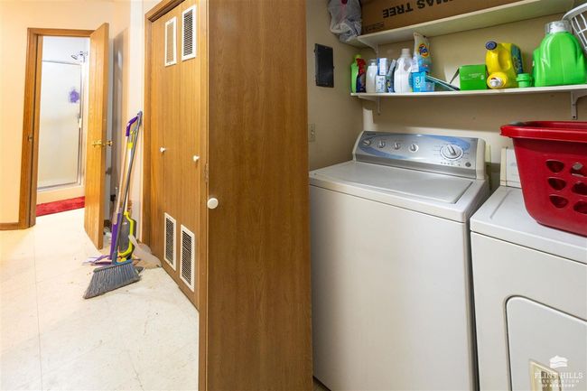 2556 Candlecrest Cir, Condo with 5 bedrooms, 3 bathrooms and null parking in Manhattan KS | Image 6