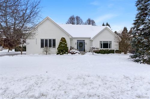 2239 Regency Hills Dr, Shelby Township, MI, 48316-2058 | Card Image