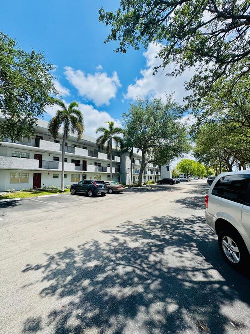 apt-c309-8305 Nw 61st St, TAMARAC, FL, 33321-4285 | Card Image