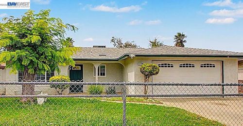 204 Clemmensen Ave, Madera, CA, 93637-5406 | Card Image