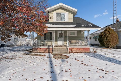 225 E Union St, Walbridge, OH, 43465-1418 | Card Image
