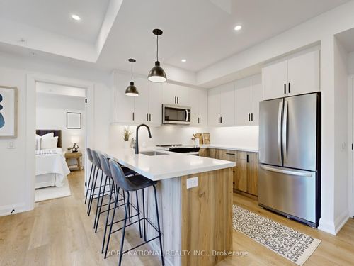 204-49 Charles St, Newmarket, ON, L3Y3V7 | Card Image