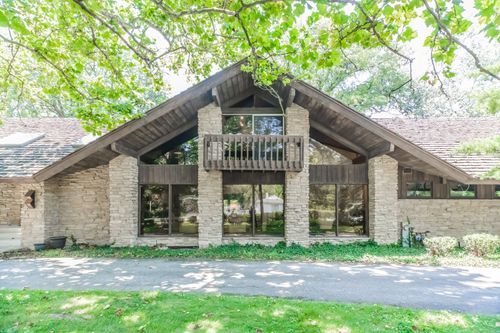 8080 Wolf Rd, Burr Ridge, IL, 60527-8047 | Card Image
