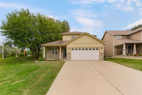 4301 Ironwood Dr, Leavenworth, KS, 66048-5591 | Card Image