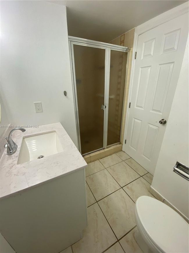 APT-1920 - 2500 Parkview Dr, Condo with 2 bedrooms, 2 bathrooms and null parking in Hallandale Beach FL | Image 5