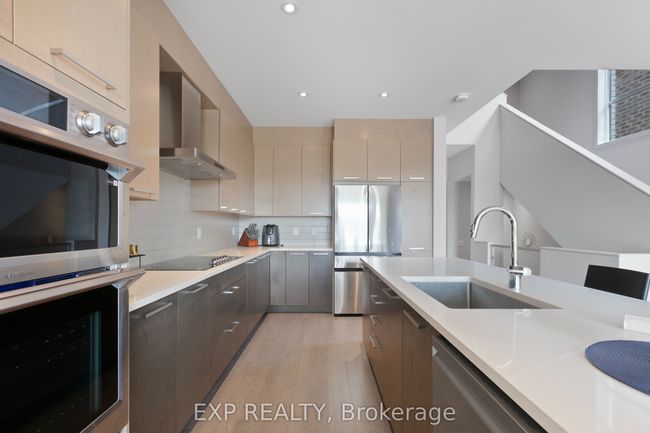 244 Shuttleworth Dr, House attached with 3 bedrooms, 3 bathrooms and 1 parking in Gloucester ON | Image 13