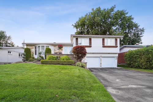 {{alt}} | Card Image