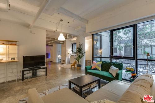 a003-1100 S Grand Ave, Los Angeles, CA, 90015-2104 | Card Image