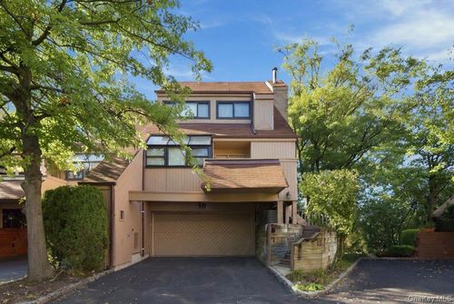 19 John Bean Ct, Port Washington, NY, 11050-4628 | Card Image