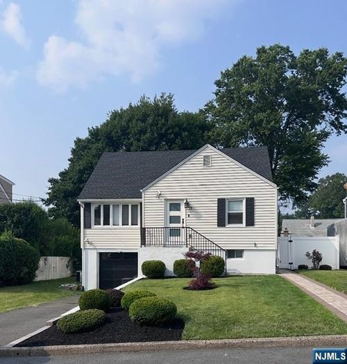 29 Grandview Dr, Woodland Park, NJ, 07424-2707 | Card Image