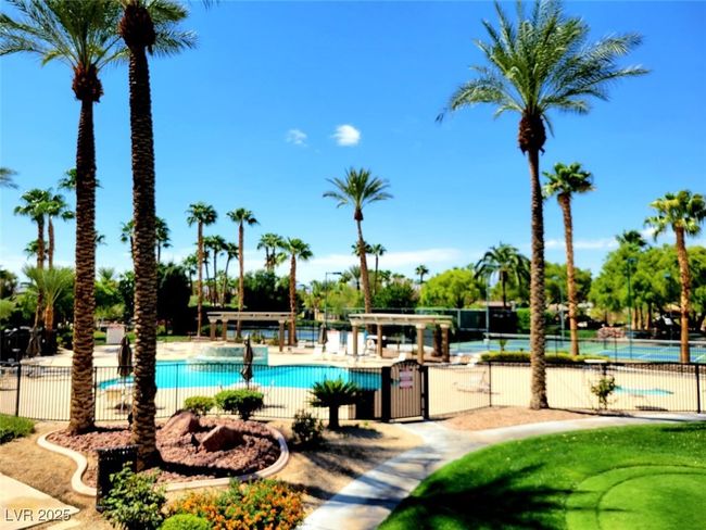 Pool with fence | Image 18