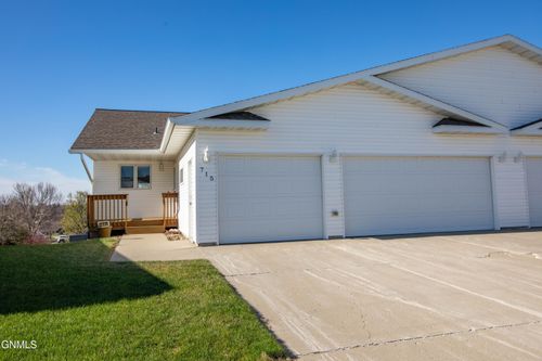 715 Brome Loop, Bismarck, ND, 58503-1209 | Card Image