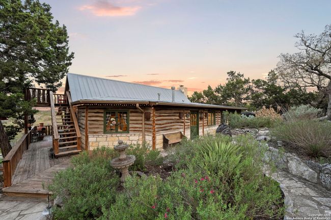 110 Apacheria Pass W, House other with 3 bedrooms, 3 bathrooms and null parking in Comfort TX | Image 4