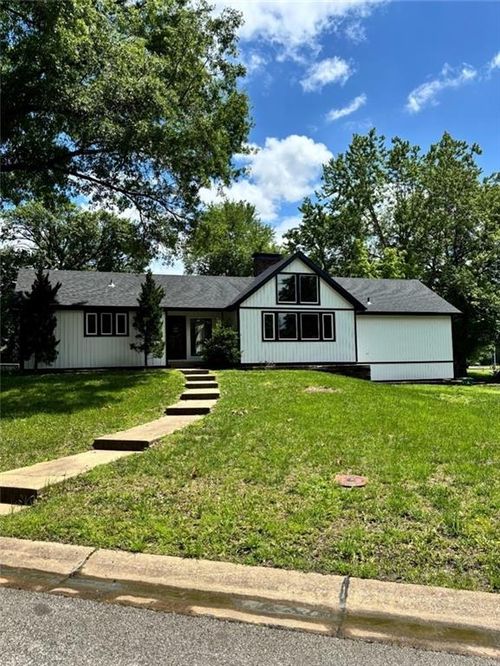 1702 Countryside Dr, Pittsburg, KS, 66762-3520 | Card Image